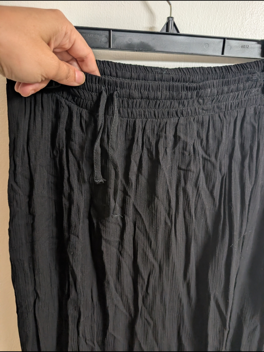 Forever 21 Black Crinkle Maxi Skirt - Picture 2 of 5